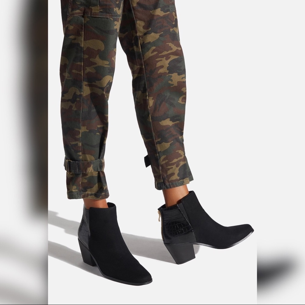 HPx2 😍 Crocodile print ankle boots 😍